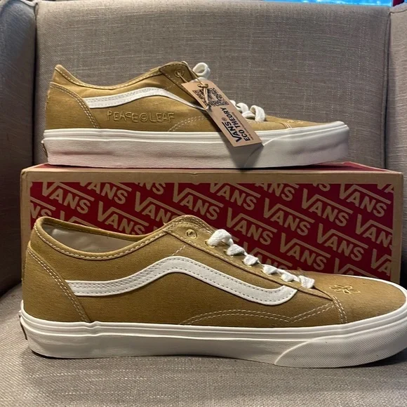 Vans Old Skool Shoes - Picture 1 of 6